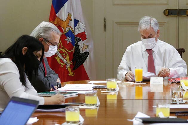 Santiago, April 15, 2020 The President of the Republic, Sebastian Pinera, heads a new meeting of the Emergency Committee for Coronavirus Pool Photography ViaAton Chile, Santiago Chile Aton 411990  Copyright: POOLxFOTOGRAFICO VIAATONxCHILE
