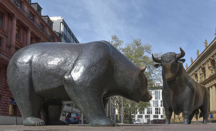 xblx, bull and bear in front of the Frankfurt stock exchange, securities trading, emwirt Frankfurt am Main