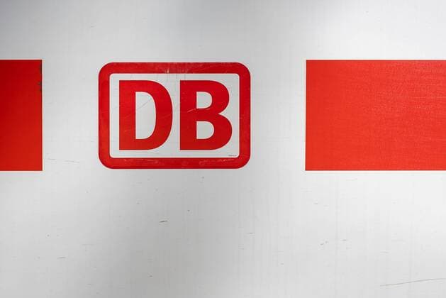 Frankfurt am Main, Central Station, 15 04 2020, Frankfurt am Main Central Station, red DB logo on white background Frankfurt am Main Central Station Hessen Germany