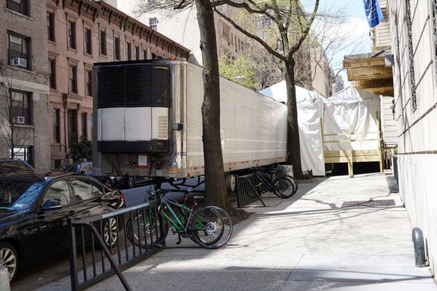 April 15, 2020, New York, New York, USA: Refrigerated container truck parked outside Lenox Hill Hospital, on city street in front of apartment buildings,.Upper East Side, NYC.April 15, 2020.Photos by Sonia Moskowitz. New York USA - ZUMAm334 20200415_zep_m334_007 Copyright: xSoniaxMoskowitzxGordonx