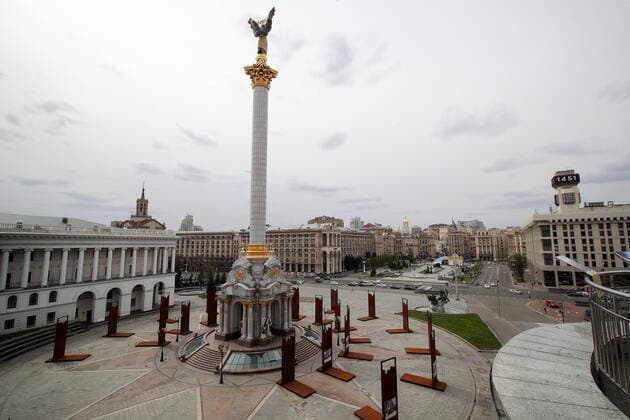 KYIV, UKRAINE - APRIL 15, 2020 - The Independence Monument, one of the symbols of Kyiv, is pictured in deserted Maidan Nezalezhnosti as quarantine caused by the coronavirus pandemic is in place in Kyiv, capital of Ukraine. Downtown Kyiv under quarantine  Copyright: xPavlo_Bagmutx
