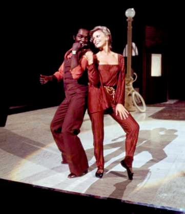 Lou Rawls and Cheryl Ladd in unspecified TV Special, ca. late 1970s. Courtesy Everett Collection !ACHTUNG AUFNAHMEDATUM GESCHÃ„TZT! PUBLICATIONXNOTxINxCANxCHNxFRAxITAxJPNxNORxPOLxRUSxESPxUKxUSA Copyright: xCourtesyxEverettxCollectionx PSDLORA EC004