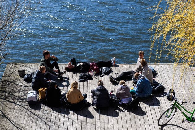 200415 People sitting on a bridge, as the coronavirus, COVID 19, outbreak continues on April 15, 2020 in Stockholm Sweden stands out among countries in the world with so far comparatively very few public restrictions during the coronavirus pandemic Photo Maxim ThorÃ BILDBYRAN kod MT,  Copyright: MAXIMxTHORE BB200415BB040