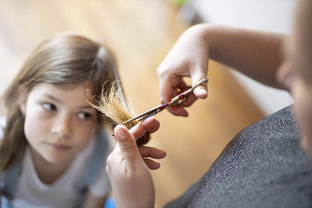 Topic New haircut Because of the corona crisis, hair must be cut at home Bonn Germany Copyright: xUtexGrabowsky photothek.netx