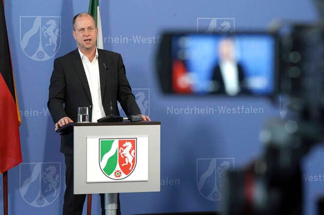 Family Minister Joachim Stamp at a press briefing on the current situation and further measures to contain the corona virus in North Rhine-Westphalia in the State Chancellery Düsseldorf, 16 04 2020 Foto:xJ.xKrickx xFuturexImage