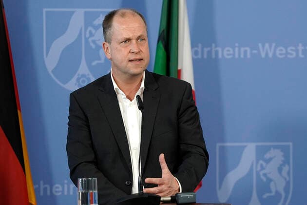 Family Minister Joachim Stamp at a press briefing on the current situation and further measures to contain the corona virus in North Rhine-Westphalia in the State Chancellery Düsseldorf, 16 04 2020 Foto:xJ.xKrickx xFuturexImage