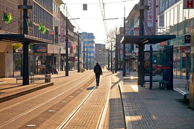 fast menschenleere Innenstadt waehrend der Corona-Krise 2020, Deutschland, Nordrhein-Westfalen, Ruhrgebiet, Witten empty city center in Witten during Corona crisis 2020, Germany, North Rhine-Westphalia, Ruhr Area, Witten BLWS613433 Copyright: xblickwinkel S.xZiesex