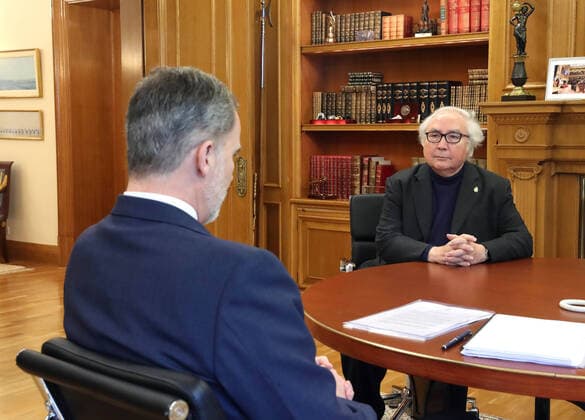 16-04-2020 Spain King Felipe during a meeting with Manuel Castells at Zarzuela palace in Madrid, Spain .  Copyright: xPPEx
