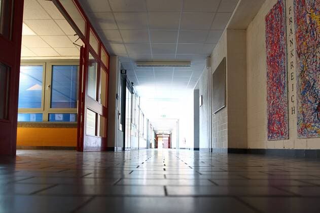 Diez Opening and closing of schools in the Corona crisis An empty school corridor Opening and closing of schools in the Corona crisis Copyright: xWeissx Eibner-Pressefotox EP_rws