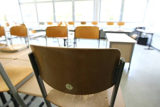 Diez Opening and closing of schools in the Coronacrise High chairs in an empty classroom Opening and closing of schools in the Coronacrise Copyright: xWeissx Eibner-Pressefotox EP_rws