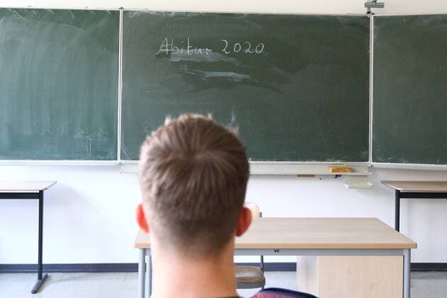 Diez Opening and closing of schools in the corona crisis A student sits in front of a blackboard with the words Abitur 2020 written on it Opening and closing of schools in the corona crisis Copyright: xWeissx Eibner-Pressefotox EP_rws