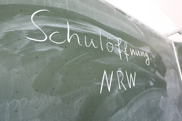 Diez School opening and school closure in the Corona crisis A blackboard on which is written Schuloeffnung NRW School opening and school closure in the Corona crisis Copyright: xWeissx Eibner-Pressefotox EP_rws
