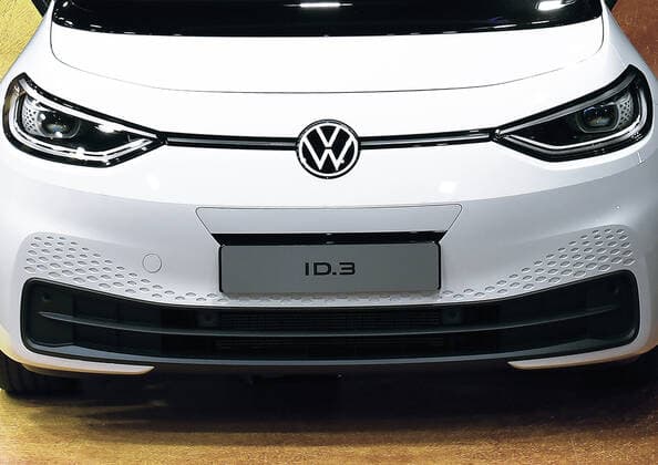 07.11.2019, xlakx, Entertaiment , GQ Men of the Year - Awards 2019 emspor, v.l. Das Elektroautos ID.3 Frontansicht.Das Fahrzeug gehoert zur neuen ID-Serie,mit der Volkswagen Milliarden in die E-Mobilitaet investiert. Fuer die Fertigung in Zwickau wurde das dortige Werk umgebaut Berlin Mitte *** 07 11 2019, xlakx, Entertaiment , GQ Men of the Year Awards 2019 emspor, v l The electric car ID 3 Front view The vehicle belongs to the new ID series, with which Volkswagen is investing billions in e-mobility The plant in Zwickau has been rebuilt for production Berlin Mitte