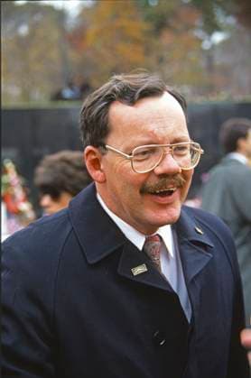 November 11, 1992, Washington, District of Columbia, USA: Terry Anderson, former hostage and Vietnam Veteran at the Vietnam Veterans Memorial in commemoration of Veterans Day and the 10th Anniversary of the memorial in Washington, DC on Wednesday, November 11, 1992..Photos by CNP Washington USA - ZUMAs152 19921111_zaa_s152_007 Copyright: xHowardxL.xSachsx