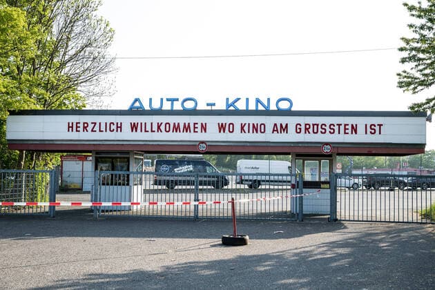 Brings drive-in cinema Cologne Porz 17 04 2020 The drive-in cinema Cologne Porz Brings will give the first concert during the Corona crisis at the drive-in cinema Cologne Porz Cologne Drive-in cinema Porz NRW Germany Copyright: xBEAUTIFULxSPORTS Wunderlx
