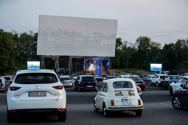 Brings drive-in cinema Cologne Porz 17 04 2020 Sold out house Brings rock the drive-in cinema Brings give the first concert during the Corona crisis at the drive-in cinema Cologne Porz Cologne Drive-in cinema Porz NRW Germany Copyright: xBEAUTIFULxSPORTS Wunderlx