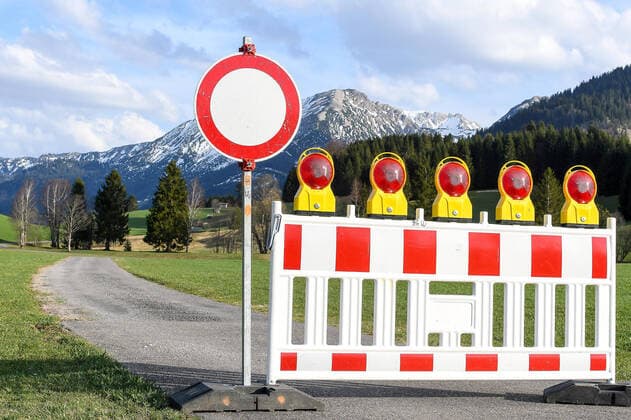 GER, Coronavirus, Closed border crossing point Unterjoch between Germany and Austria 17 04 2020, border to Austria, Unterjoch Bad Hindelang , GER, Coronavirus, Closed border crossing point Unterjoch between Germany and Austria, since 20 03 2020 the border crossing at the national border to Austria is o nph00200