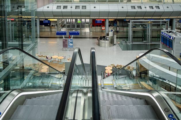 Düsseldorf Airport Düsseldorf, 18 04 2020 Deserted departure hall escalator Düsseldorf Airport
