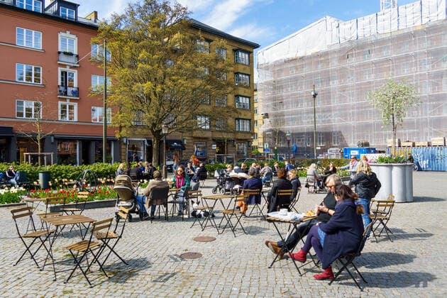 200418 People eating at an outdoor seating area for a restaurant at a square in the city center, as the coronavirus, COVID 19, outbreak continues on 18 april 2020 i Malmö, Sweden,  Copyright: LUDVIGxTHUNMAN 47199271st