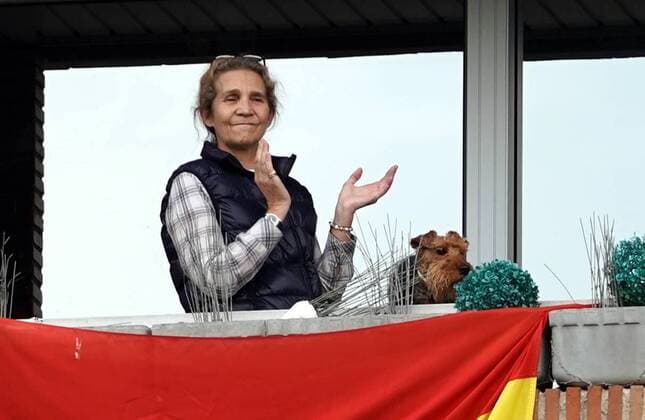 The Infanta Elena in a new day of applause to the Doctors for the Covid 19 Homage Sanitarios Balcones Cordon Press