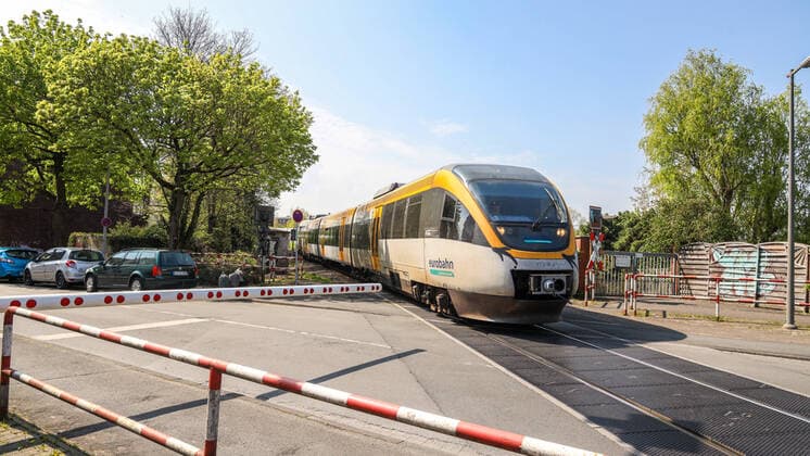 DEU, Germany, Nordrhein Westfalen, Münster, 18 04 2020 Railway line Münster Warendorf Warendorfer Bahn , Regional train of the Eurobahn at the level crossing Dieckstraße RB67 Rahden