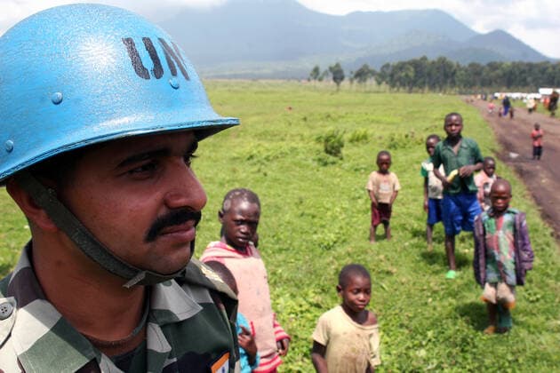 Flüchtlingslager in der Demokratischen Republik Kongo Unterwegs mit der Blauhelmmission MONUSCO in einem Flüchtlingslagerim Osten in der Dem. Rep Kongo. Die Mission der Vereinten Nationen für die Stabilisierung in der Demokratischen Republik Kongo (offizielle französische Bezeichnung: MONUSCO) ist einer der derzeit größten friedenssichernden Einsätze der Vereinten Nationen. Flüchtlingslager Süd- Kivu Demokratische Republik Kongo *** Refugee camp in the Democratic Republic of the Congo On the way with the blue-helmet mission MONUSCO in a refugee camp in the east in the Democratic Republic of the Congo The United Nations Mission for Stabilization in the Democratic Republic of the Congo (MONUSCO) is one of the largest peacekeeping operations currently conducted by the United Nations Refugee Camp South Kivu Democratic Republic of th