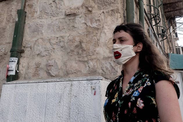April 19, 2020, Jerusalem, Israel: As an ease of the Coronavirus lockdown comes into effect allowing a wider range of businesses to open, so does a mandatory requirement to wear a face mask in public, punishable with a 200 ILS fine. 13,362 Israelis have been diagnosed with COVID-19. Death toll is 172. Jerusalem Israel - ZUMAa126 20200419_zap_a126_004 Copyright: xNirxAlonx
