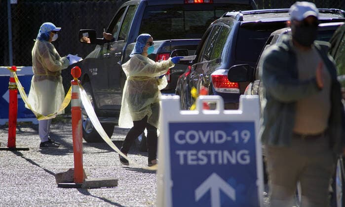 April 19, 2020, Albuquerque, NEW MEXICO, USA: 041920 ..Medical personnel performs a drive-thru Coronavirus Screening at Lovelace Hospital in Downtown Albuquerque l.Photographed on Sunday April 19, 2020.Adolphe Pierre-LouisJournal. Albuquerque USA - ZUMAab1_ 20200419_zaf_ab1_001 Copyright: xAlbuquerquexJournalx