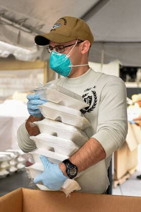 April 15, 2020, Apra Harbor, Guam, United States: Lt. Cmdr. Richard Arthur, sets out meals pier side for sailors deep cleaning the aircraft carrier USS Theodore Roosevelt to stop the spread of COVID-19, coronavirus at Naval Base Guam April 15, 2020 in Apra Harbor, Guam. Apra Harbor United States - ZUMAp138 20200415_zaa_p138_021 Copyright: xWadexCostin NationalxGuardx