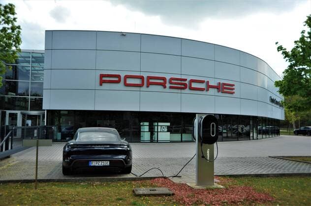 Company premises of the Porsche Centre in Regensburg A Taycan E mobility on a charging station is located at the car park The sports car manufacturer Porsche AG will not restart its plants next week Production at the main plant in Stuttgart Zuffenhausen and Leipzig will be suspended for another week, a spokesman said on Thursday 16 04 2020 There are still bottlene