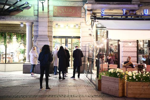 Nightlife in Stockholm, Sweden, April 19, 2020, during the coronavirus pandemic Fewer people than normal queuing up outside a popular nightclub Stockholm Sweden x2512x,  Copyright: xWIXTRÖMxPETER Aftonbladetx SWEDEN CORONA NIGHTLIFE