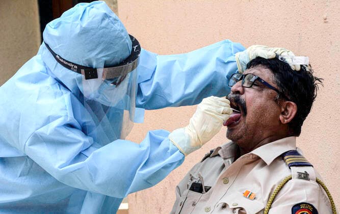 (200420) -- MUMBAI, April 20, 2020 (Xinhua) -- A man receives a novel coronavirus test at Dharavi, Asia s largest slum, in Mumbai, India, April 18, 2020. (Str Xinhua) INDIA-MUMBAI-DHARAVI SLUM-CORONAVIRUS TEST 