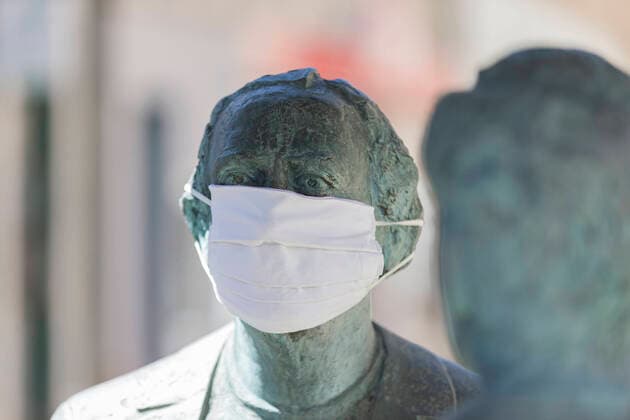 Germany, , , , 20 04 2020, Presse, COVID 19 The obligation to wear mouthguards in Bavaria is coming Bild In Bavaria, masks will be mandatory starting next week This was announced today by State Premier Markus Soeder Almost all shops are still closed Copyright: HMBxMedia OliverxMueller