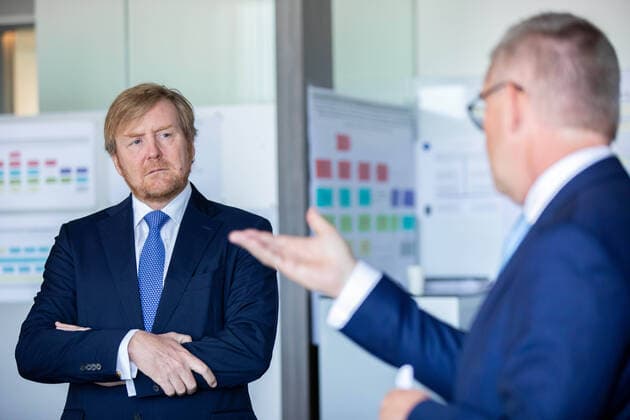 21-04-2020 Amsterdam King Willem-Alexander visited the UWV, Het Uitvoeringsinstituut Werknemersverzekeringen, in the context of the coronavirus outbreak COVID19 in Amsterdam. The UWV, The adel royals Employee Insurance Agency  Copyright: xPPEx