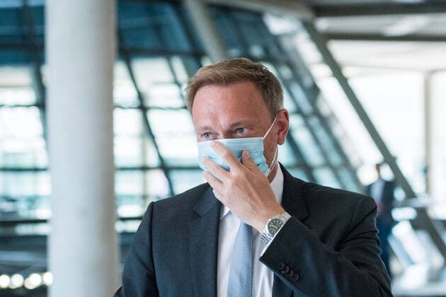 Berlin, Press Conference FDP Parliamentary Group Germany, Berlin 21 04 2020 In the picture Christian Lindner Federal Chairman FDP with breathing mask in front of the press conference of the FDP Parliamentary Group in the German Bundestag Berlin Bundestag Berlin Germany