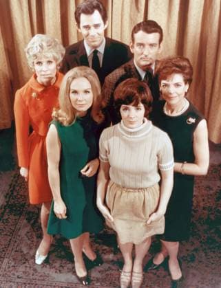 THE SECRET STORM, (clockwise): Keith Charles, Nicolas Coster, Lori March, Jada Rowland, Marla Adams, Christina Crawford, 1954-74 Courtesy Everett Collection !ACHTUNG AUFNAHMEDATUM GESCHÃ„TZT! PUBLICATIONXNOTxINxCANxCHNxFRAxITAxJPNxNORxPOLxRUSxESPxUKxUSA Copyright: xCourtesyxEverettxCollectionx T8DSEST EC001