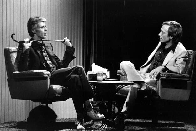 WIDE WORLD SPECIAL - DICK CAVETT SHOW, David Bowie, Dick Cavett, 1974 Courtesy Everett Collection !ACHTUNG AUFNAHMEDATUM GESCHÃ„TZT! PUBLICATIONXNOTxINxCANxCHNxFRAxITAxJPNxNORxPOLxRUSxESPxUKxUSA Copyright: xCourtesyxEverettxCollectionx TBDDICA EC001