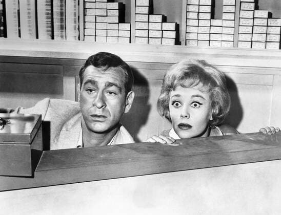 GENERAL ELECTRIC THEATER, Shelley Berman, Glynis Johns, The $200 Parlay (Season 10, aired October 15, 1961), 1953-62 Courtesy Everett Collection !ACHTUNG AUFNAHMEDATUM GESCHÃ„TZT! PUBLICATIONXNOTxINxCANxCHNxFRAxITAxJPNxNORxPOLxRUSxESPxUKxUSA Copyright: xCourtesyxEverettxCollectionx TBDGEEL EC036