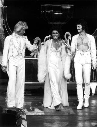 SIEGFRIED AND ROY, from left, Siegfried Fischbacher, Lola Falana, Roy Horn, aired February 1, 1980, NBC courtesy Everett Collection NBC Courtesy Everett Collection !ACHTUNG AUFNAHMEDATUM GESCHÃ„TZT! PUBLICATIONXNOTxINxCANxCHNxFRAxITAxJPNxNORxPOLxRUSxESPxUKxUSA Copyright: xNBC CourtesyxEverettxCollectionx TBDSIAN EC024
