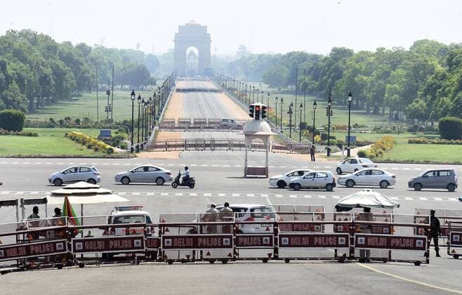NEW DELHI, INDIA - APRIL 21: Traffic seen at Rajpath during lockdown, on April 21, 2020 in New Delhi, India. (Photo by Arvind Yadav Hindustan Times) Nationwide Lockdown In India To Curb Spread Of Coronavirus Covid-19 Pandemic
