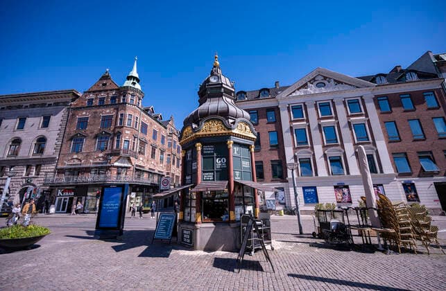 The outdoor cafés are still closed at Nytorv Strøget in Copenhagen as Denmark is slowly opening up after the coronavirus lockdown, April 21, 2020 COPENHAGEN DENMARK EBF x50090x,  Copyright: xJohanxNilsson TTx DENMARK CORONA