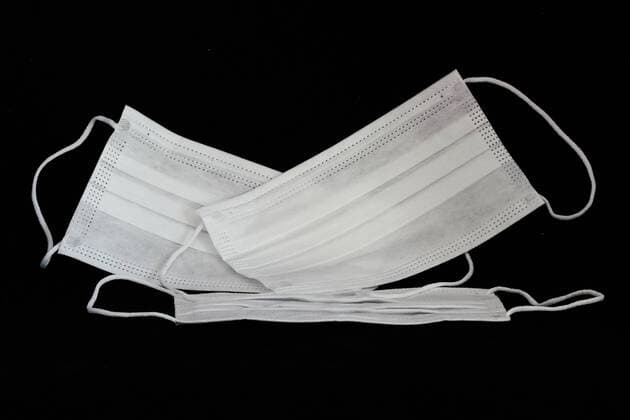 From calendar week 18 onwards, masks are compulsory in almost all federal states. For example, FFP 2 respiratory masks are recommended. The Ro