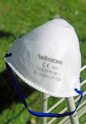 As the last federal state to do so, Bremen now also wants to introduce compulsory masks to protect against the corona virus They are valid when shopping and on public transport Here, a Bremen household dries its freshly washed masks on a laundry rack Some of them are self-made, some purchased