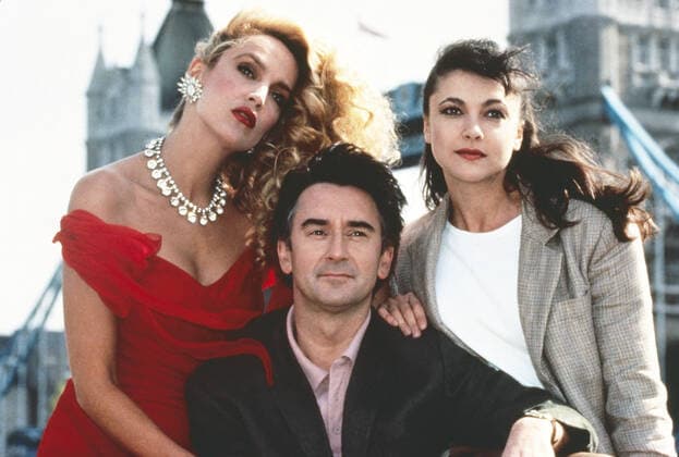 BEJEWELLED, from left: Jerry Hall, Denis Lawson, Emma Samms, 1991, Buena Vista courtesy Everett Collection Buena Vista Pictures Courtesy Everett Collection !ACHTUNG AUFNAHMEDATUM GESCHÃ„TZT! PUBLICATIONXNOTxINxCANxCHNxFRAxITAxJPNxNORxPOLxRUSxESPxUKxUSA Copyright: xBuenaxVistaxPictures CourtesyxEverettxCollectionx TSDBEJE EC002
