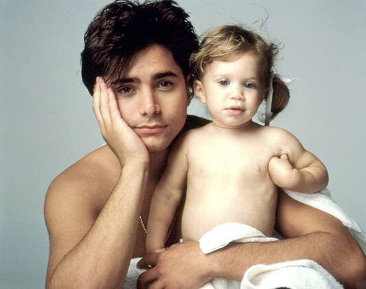 FULL HOUSE, John Stamos, Ashley Mary Kate Olsen, (Season 2) 1987-1995, Warner Bros. Courtesy: Everett Collection. Warner Bros Courtesy Everett Collection !ACHTUNG AUFNAHMEDATUM GESCHÃ„TZT! PUBLICATIONXNOTxINxCANxCHNxFRAxITAxJPNxNORxPOLxRUSxESPxUKxUSA Copyright: xWarnerxBros CourtesyxEverettxCollectionx TSDFUHO EC034