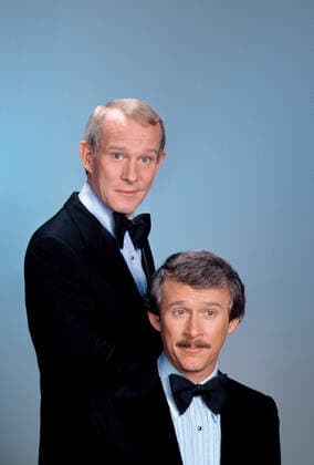 SMOTHERS BROTHERS COMEDY HOUR, Tom Smothers, Dick Smothers, 1988-1989. Courtesy Everett Collection !ACHTUNG AUFNAHMEDATUM GESCHÃ„TZT! PUBLICATIONXNOTxINxCANxCHNxFRAxITAxJPNxNORxPOLxRUSxESPxUKxUSA Copyright: xCourtesyxEverettxCollectionx TSDSMBR EC001