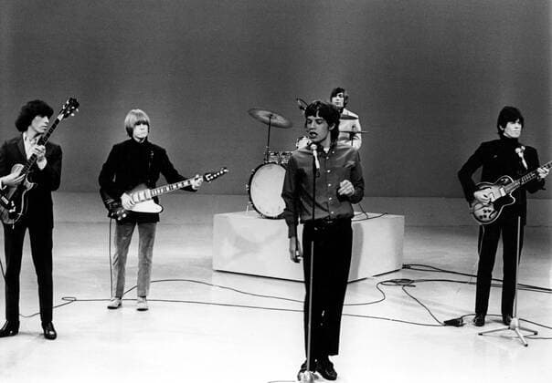 THE ED SULLIVAN SHOW, The Rolling Stones (Bill Wyman, Brian Jones, Mick Jagger, Charlie Watts (hidden, playing drums), Keith Richards, aired September 11, 1966 Courtesy Everett Collection !ACHTUNG AUFNAHMEDATUM GESCHÃ„TZT! PUBLICATIONXNOTxINxCANxCHNxFRAxITAxJPNxNORxPOLxRUSxESPxUKxUSA Copyright: xCourtesyxEverettxCollectionx PBDROST EC004