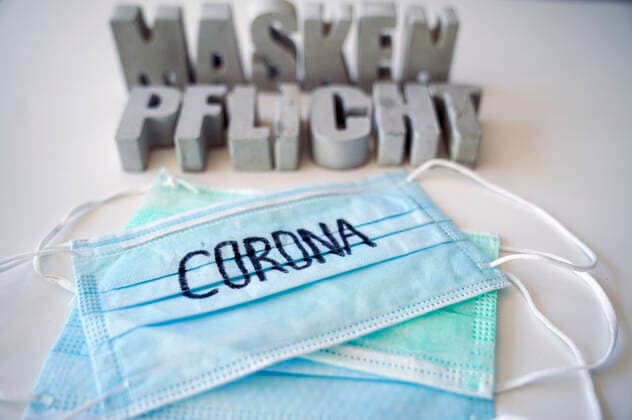 Nationwide mask obligation for public transport and shopping to protect against corona Foto:xJ.xKrickx xFuturexImage