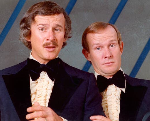 SMOTHERS BROTHERS COMEDY HOUR, Dick Smothers, Tom Smothers, 1988-1989. Courtesy Everett Collection !ACHTUNG AUFNAHMEDATUM GESCHÃ„TZT! PUBLICATIONXNOTxINxCANxCHNxFRAxITAxJPNxNORxPOLxRUSxESPxUKxUSA Copyright: xCourtesyxEverettxCollectionx T8DSMBR EC001