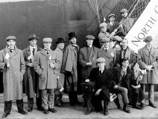 THE FIRST OLYMPICS: ATHENS 1896, (back): Hutton Cobb, Terrance Conder, Peter Merrill, (middle): Edward Wiley, Hunt Block, Ellery Clark, David Gilliam, David Ogden Stiers, Matt Frewer, Keith Edwards, William Hoyt, David Caruso, (front): Jason Connery, Alex Hyde-White, 1984, Columbia Pictures Television Courtesy: Everett Collection Columbia Pictures Courtesy Everett Collection !ACHTUNG AUFNAHMEDATUM GESCHÄTZT! PUBLICATIONXNOTxINxCANxCHNxFRAxITAxJPNxNORxPOLxRUSxESPxUKxUSA Copyright: xColumbiaxPictures CourtesyxEverettxCollectionx TBDFIOL EC001